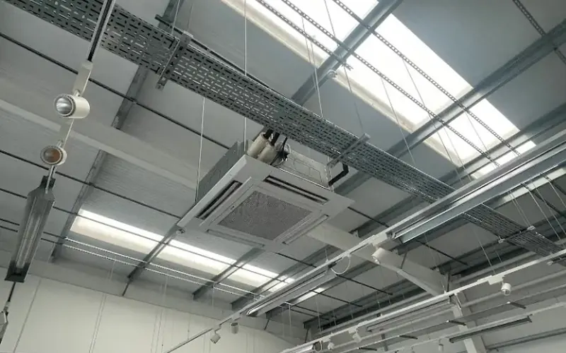 Ceiling cassette units in a warehouse unit