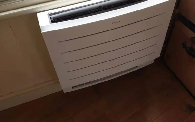 Floor-standing indoor unit (site image)