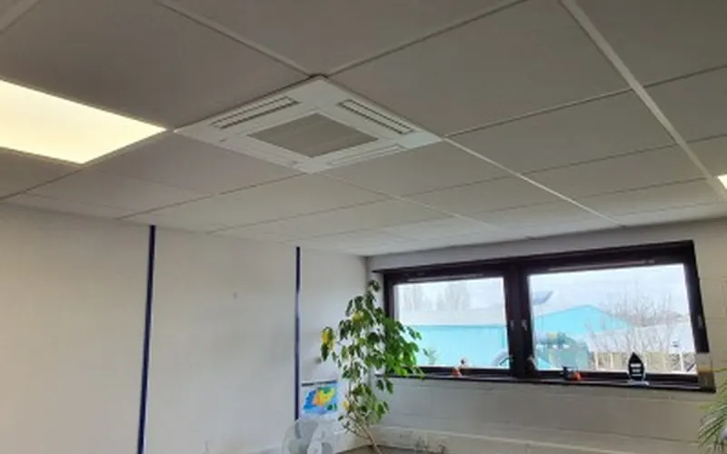 Ceiling cassette indoor unit in a suspended-ceiling office room (commercial case study)