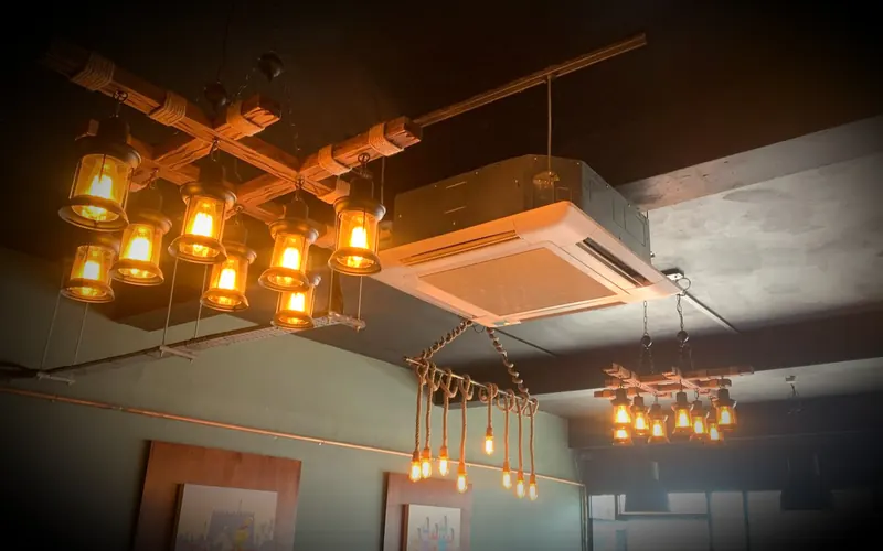 Ceiling cassette unit in a restaurant