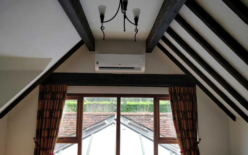 Wall-mounted indoor unit in a beamed room (project gallery)