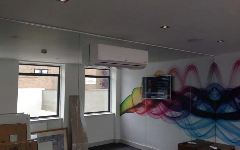 Wall-mounted indoor unit in an office (project gallery)